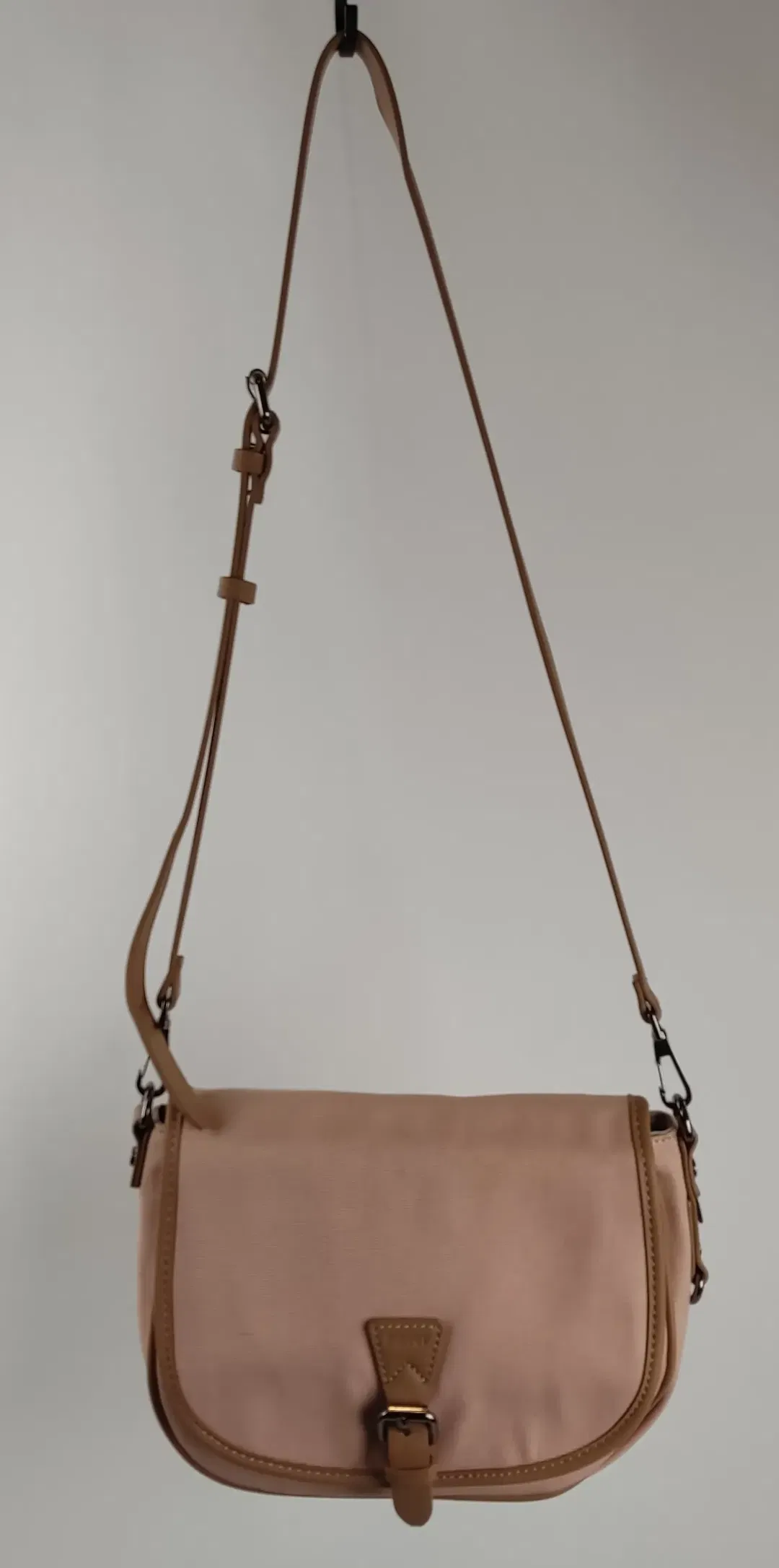 Esprit Saddle Bag aus Canvas in hellrosa - Bild 1