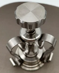 Nussknacker Metall | Handgearbeitetes Unikat – Vorschau 2