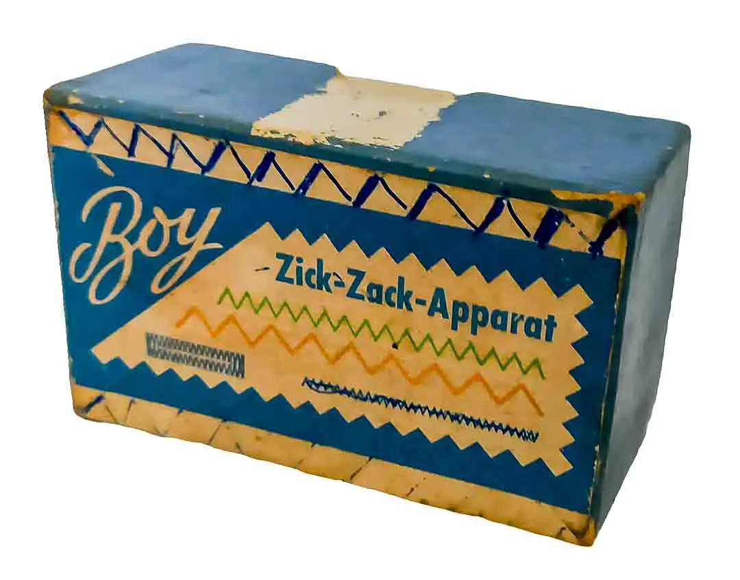 Boy Zick-Zack-Apparat für Nähmaschine mit Originalschachtel Anleitung – Bild 1