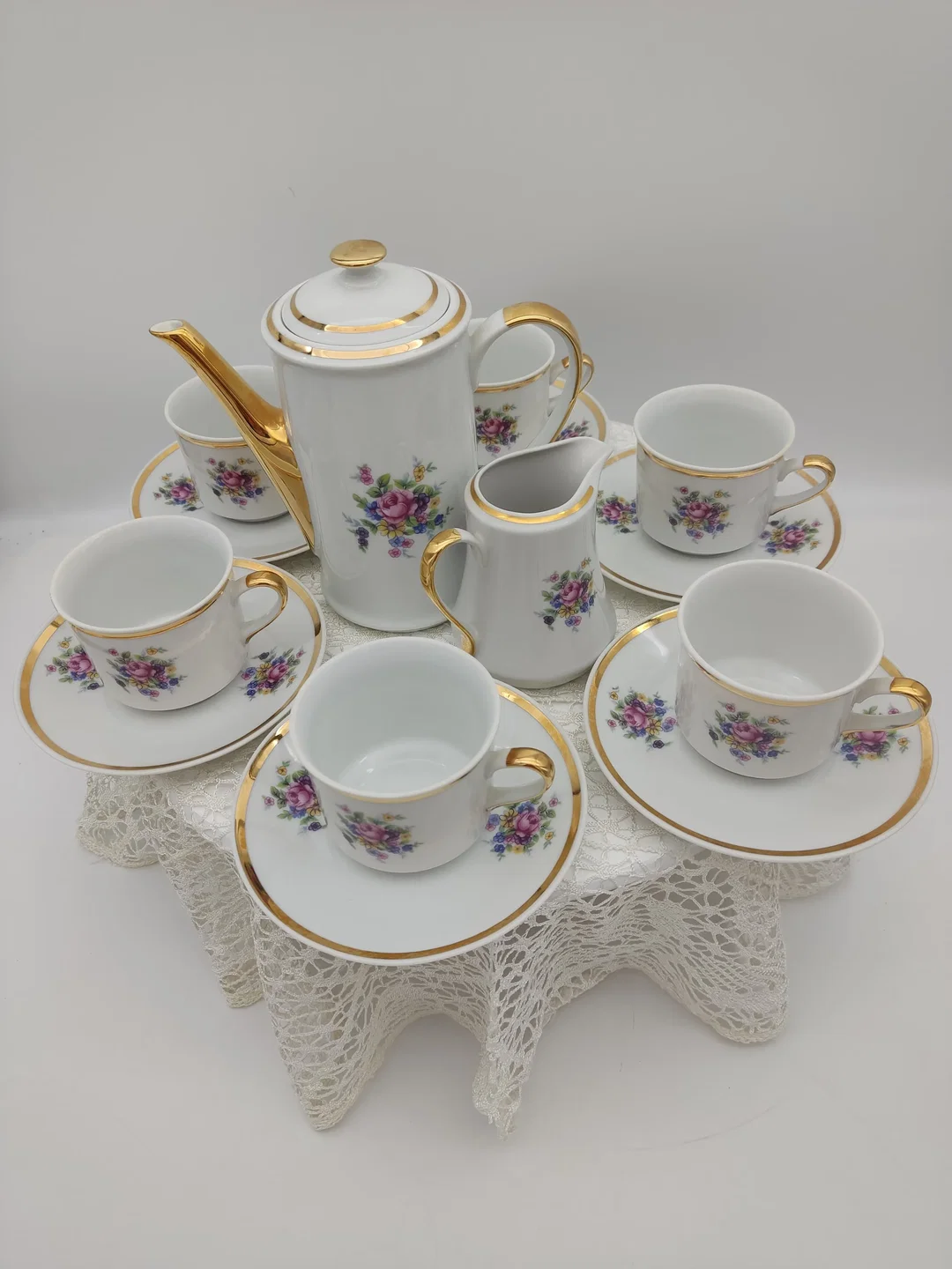  Porzellan-Teeservice mit Kanne & Milchkännchen, Goldrand | Vintage-Charme – Bild 20