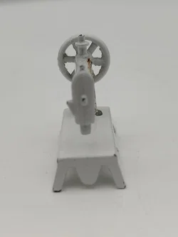 Puppenhaus Zubehör: Miniatur Metall Singer Nähmaschine | Sammlerstück mit Charakterspur – Vorschau 4