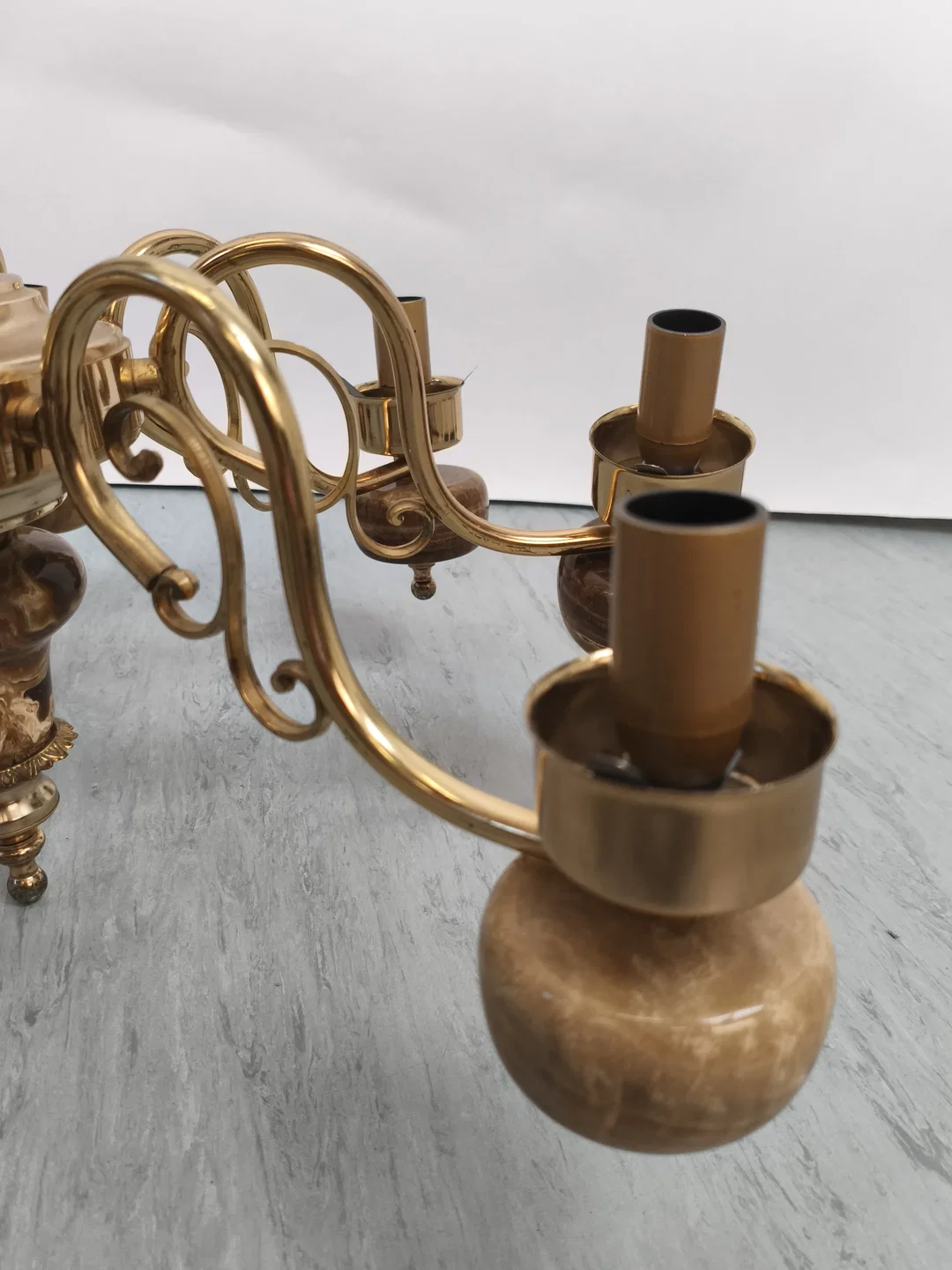 8-flammiger Luster Messing/Onyx, ohne Gläser – Bild 3