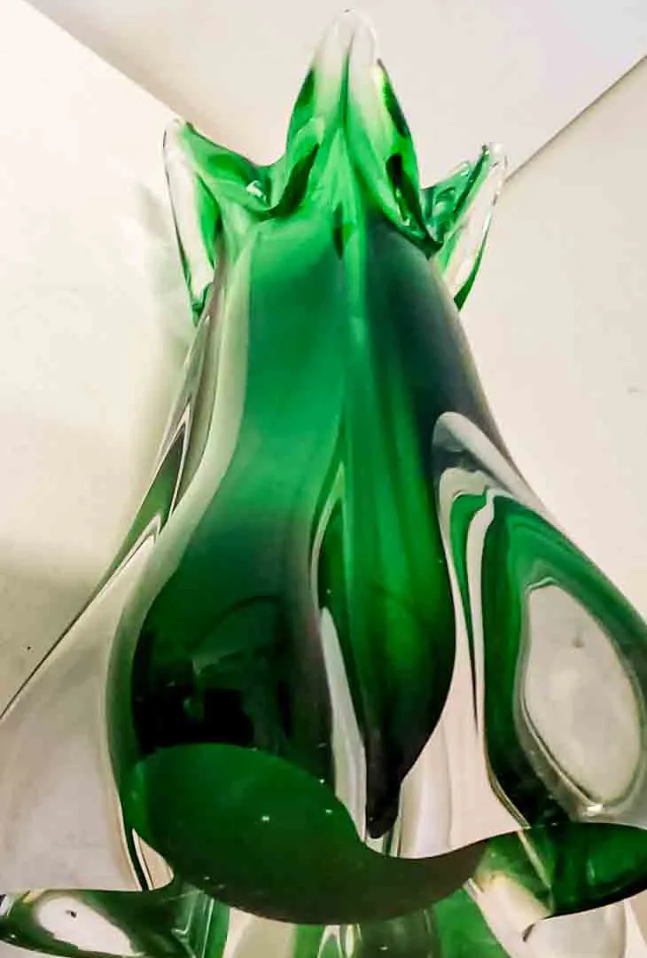 Grüne Glasvase mit ausgefallenem Rand ca. 22 cm – Bild 3