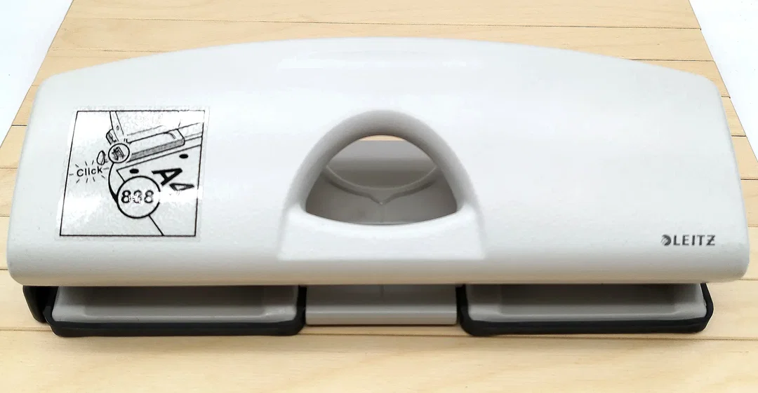 Leitz, Doppellocher, Metall-robust und praktisch  - Bild 4
