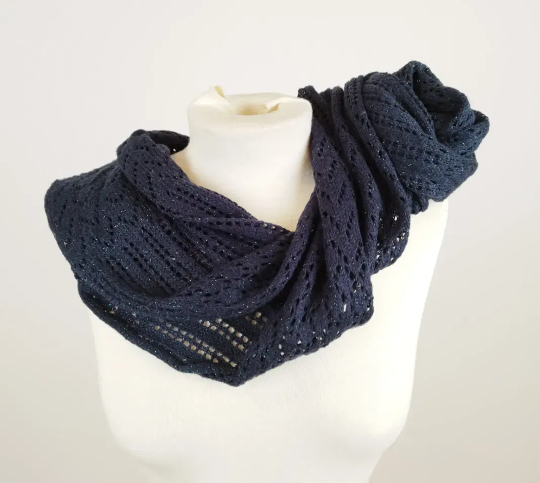 Glitzernder Infinity-Strickschal - bemustert / ca. 180cm  - Bild 1