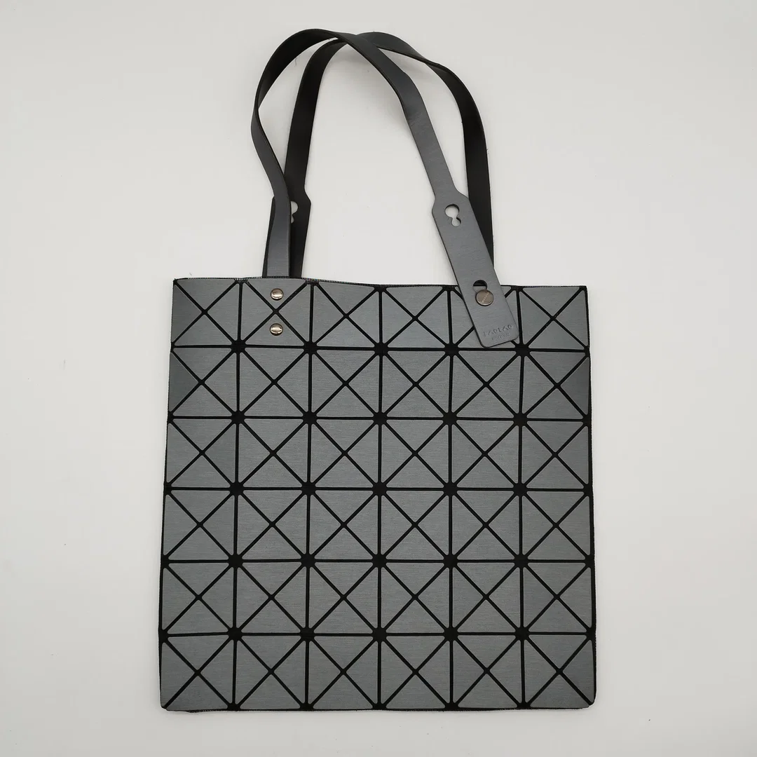 BAO BAO Issey Miyake "Lucent" Shopper/ Tote Bag | Silber Metallic | Neuwertig – Bild 2