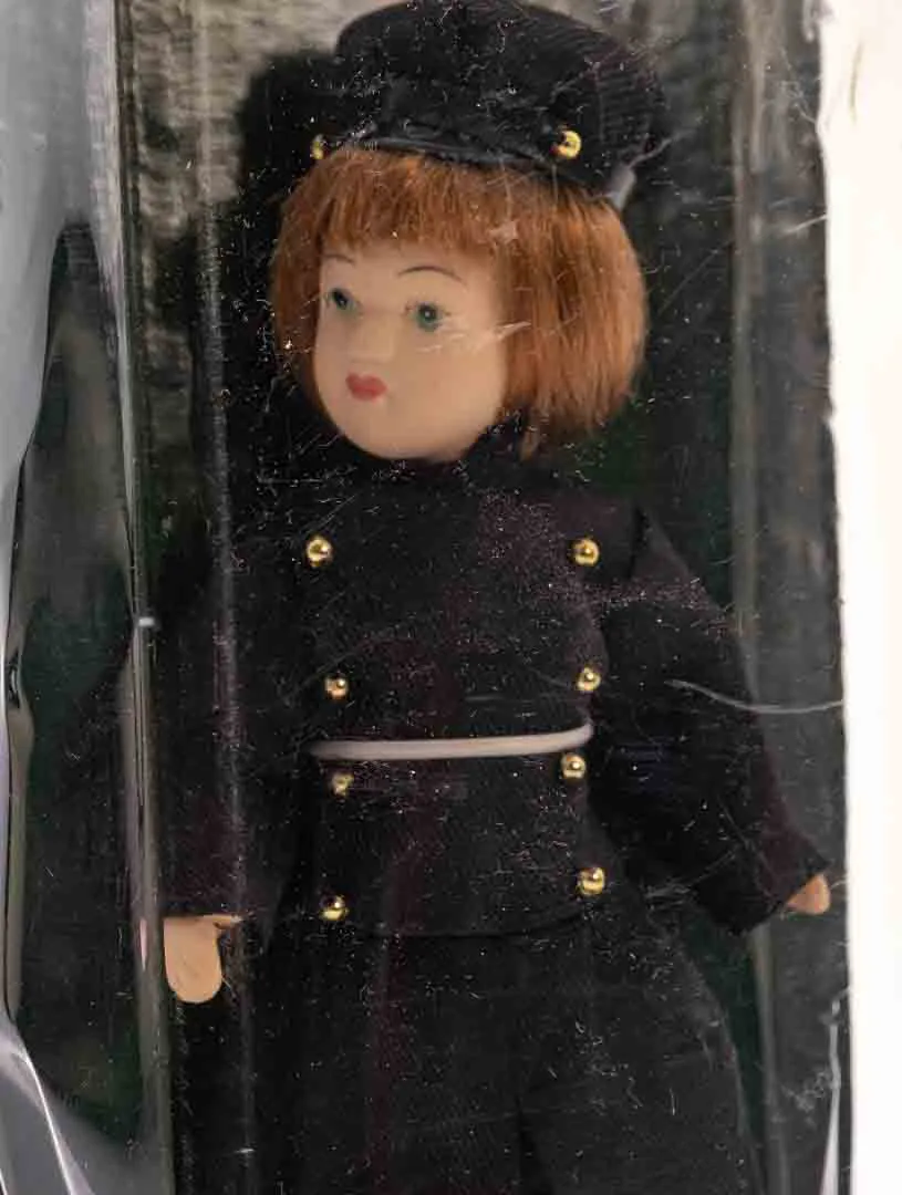  DE AGOSTINI Sammlerpuppe / Porzellanpuppe, Höhe 15cm – Bild 2
