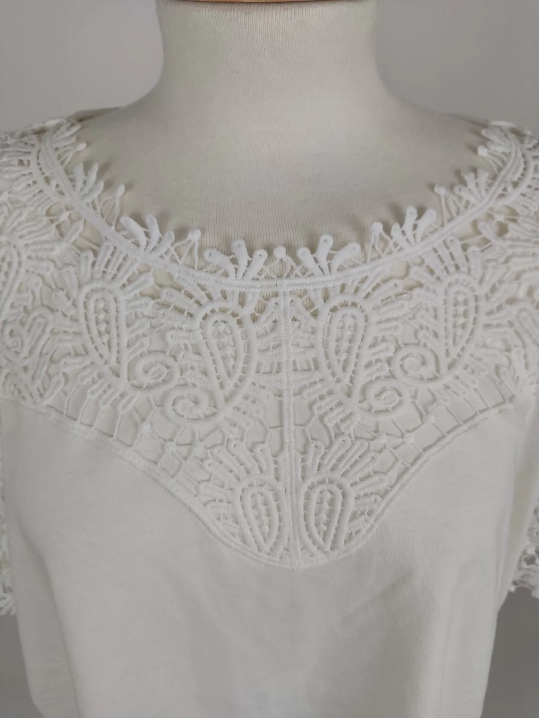 Trendiges Damen T-Shirt mit Spitze, kurzarm, weiß, Größe 44 – Bild 3