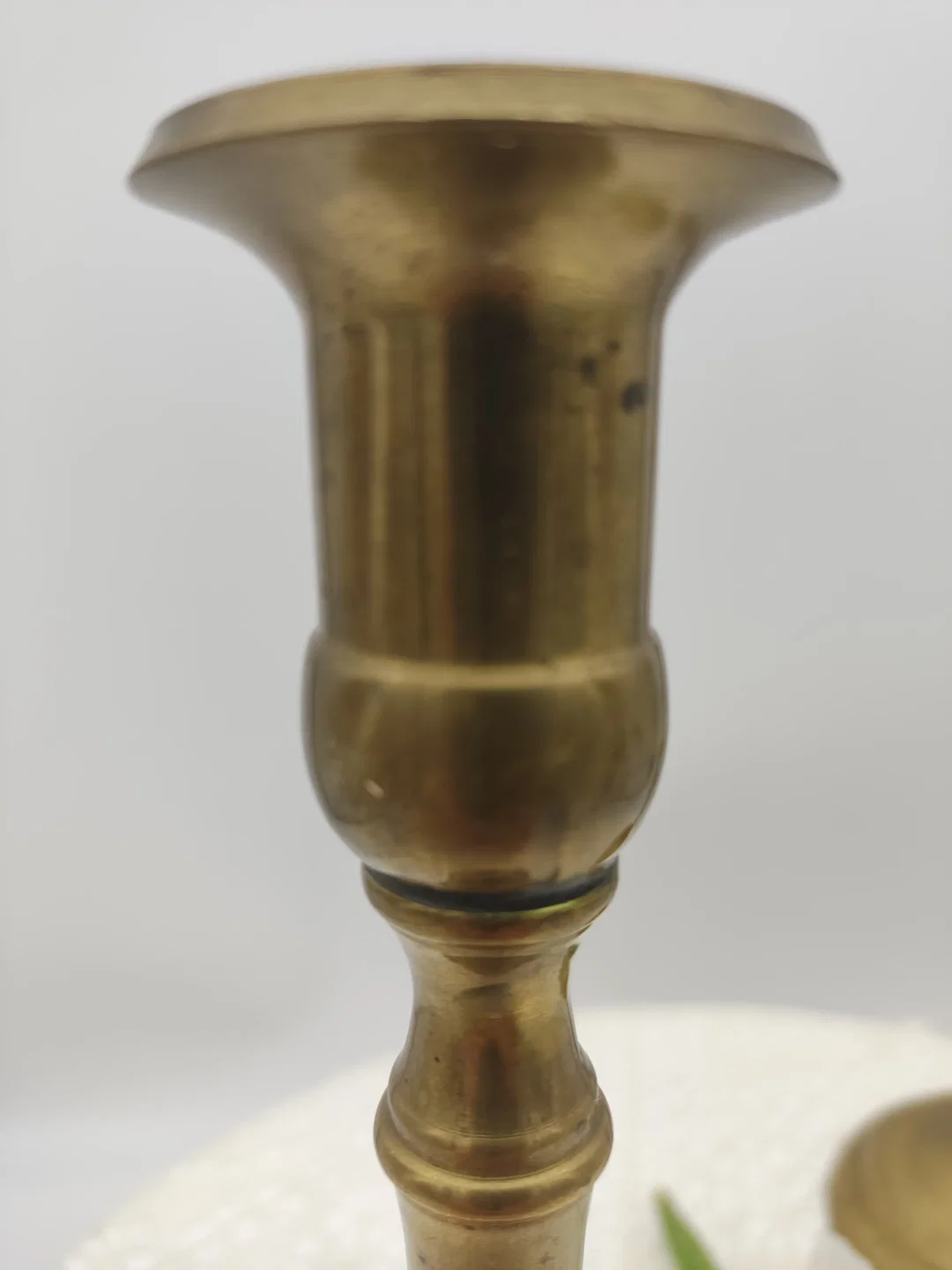 Kerzenständer Messing  2er Set, Höhe 23,5 cm, mit 2 Kerzen – Bild 5
