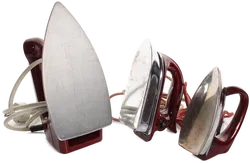 3er-Set Vintage Bügeleisen – 50er–70er Jahre –  Rowenta – burgund-rot, funktionsfähig oder Deko - Bild 4