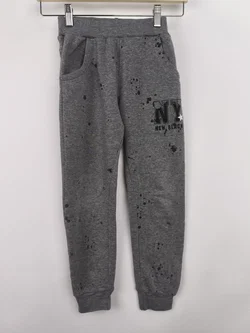 Jogginghose, grau meliert mit Farbspritzern und Print, Gr. 128