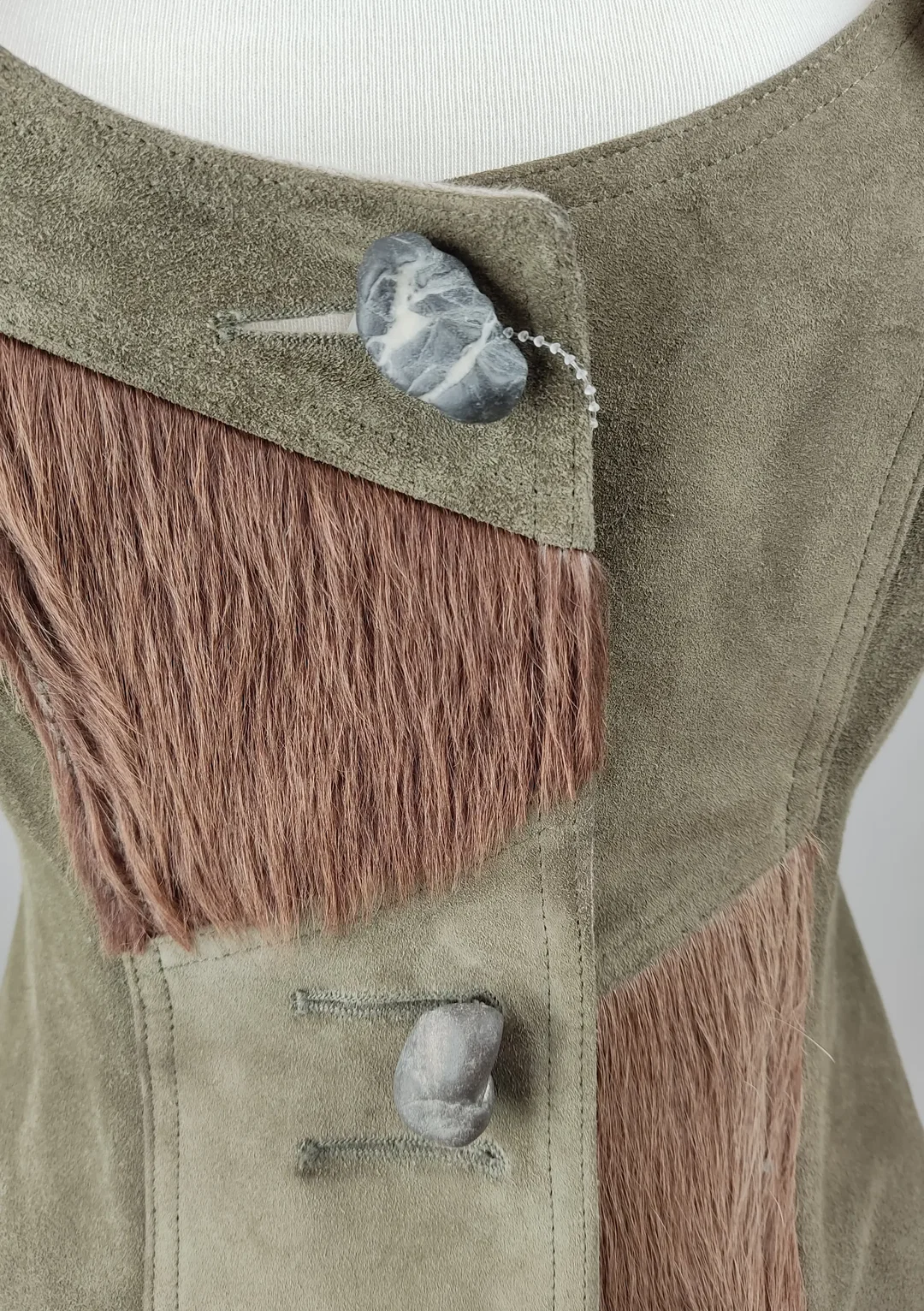 "vom Bergvolk" Trachtengilet Steinknöpfe Leder Rindsfell Größe 34 – Bild 8