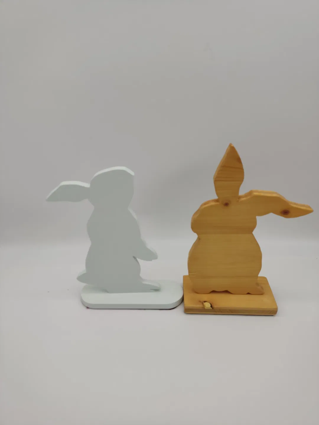 Handgefertigte Osterhasen aus Holz - Bild 1