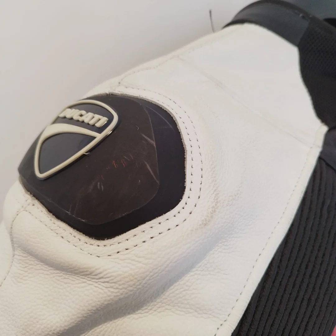 Motorradkombi Leder Ducati / Alpinestars | Erprobter Begleiter – Bild 5