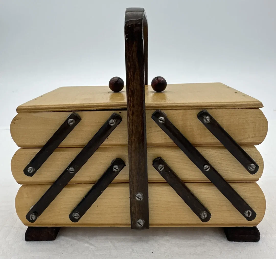 Vintage-Nähkästchen aus Holz - Bild 1