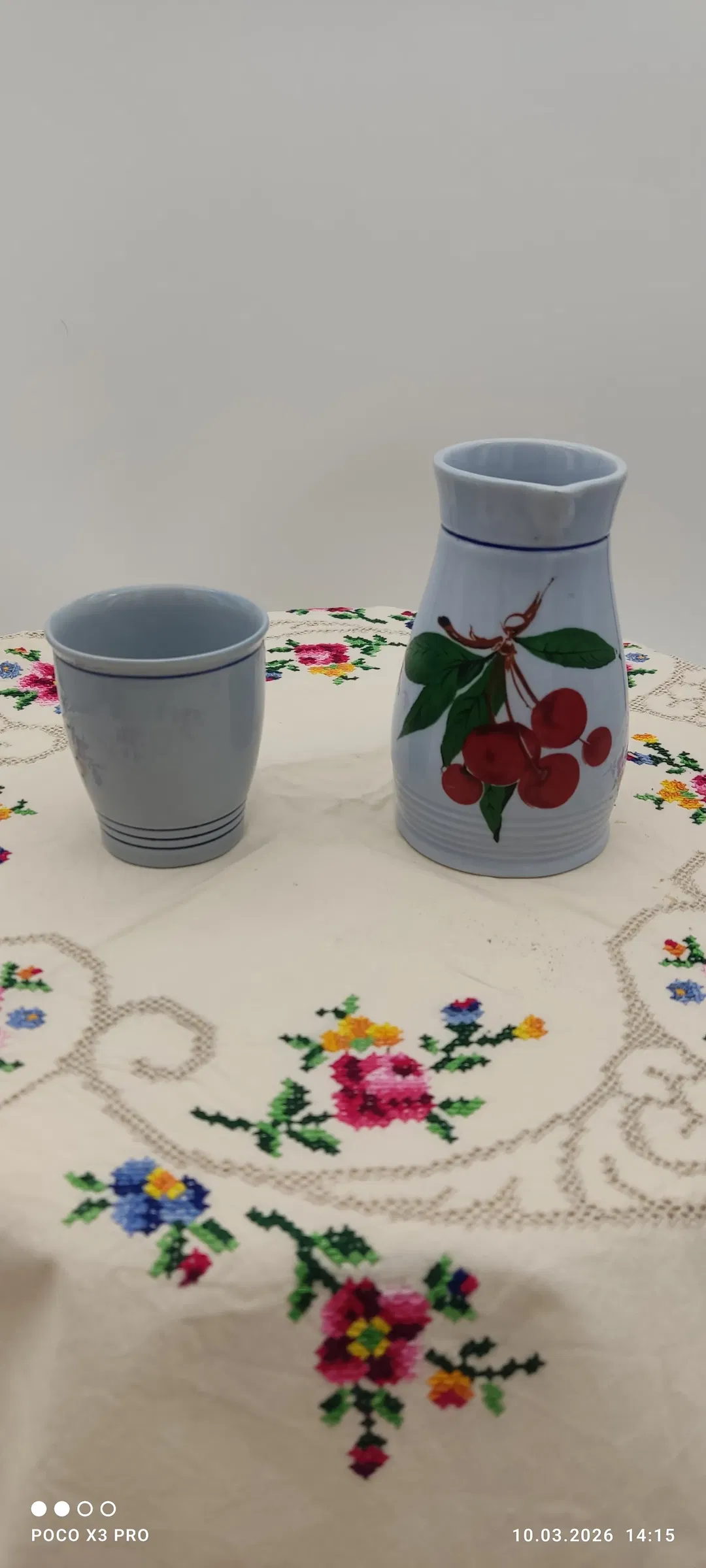 Lilien Porzellan Kanne mit Becher | Zeitreise-Stück - Bild 1