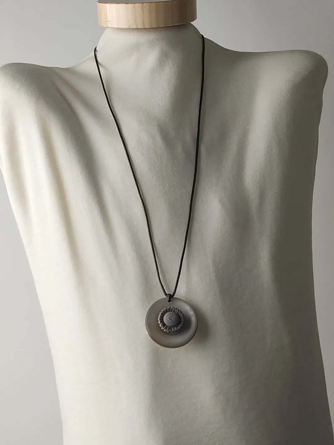 Halskette aus Knöpfen - Bild 1