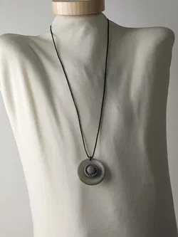 Halskette aus Knöpfen - Bild 1