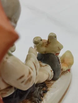 Deutsche Porzellanfigur Junge mit Regenschirm und Enten | Hummel-Stil – Vorschau 8