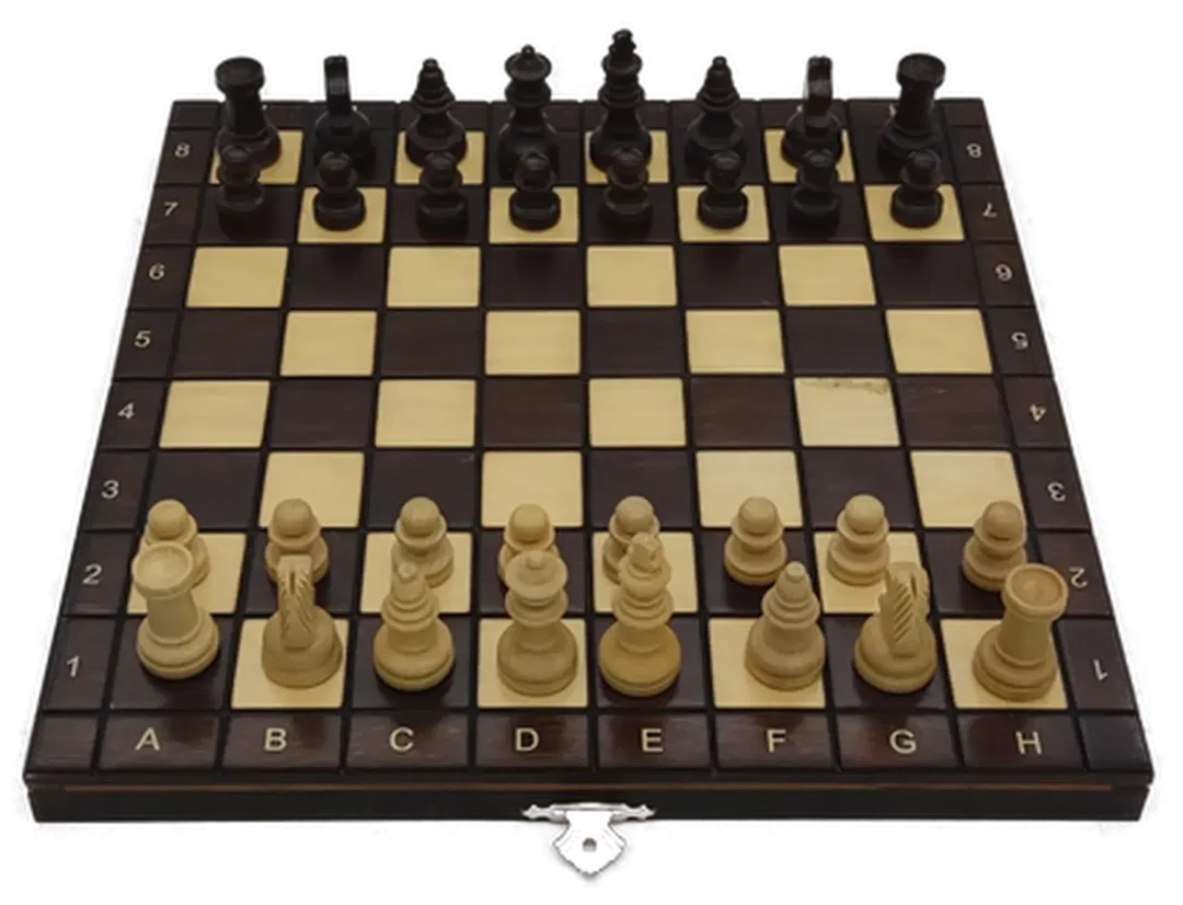  Schachspiel aus Holz klappbar mit Figuren - Bild 1