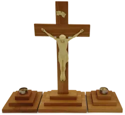 Kleiner Holzaltar mit 2 Kerzenständern - Bild 2