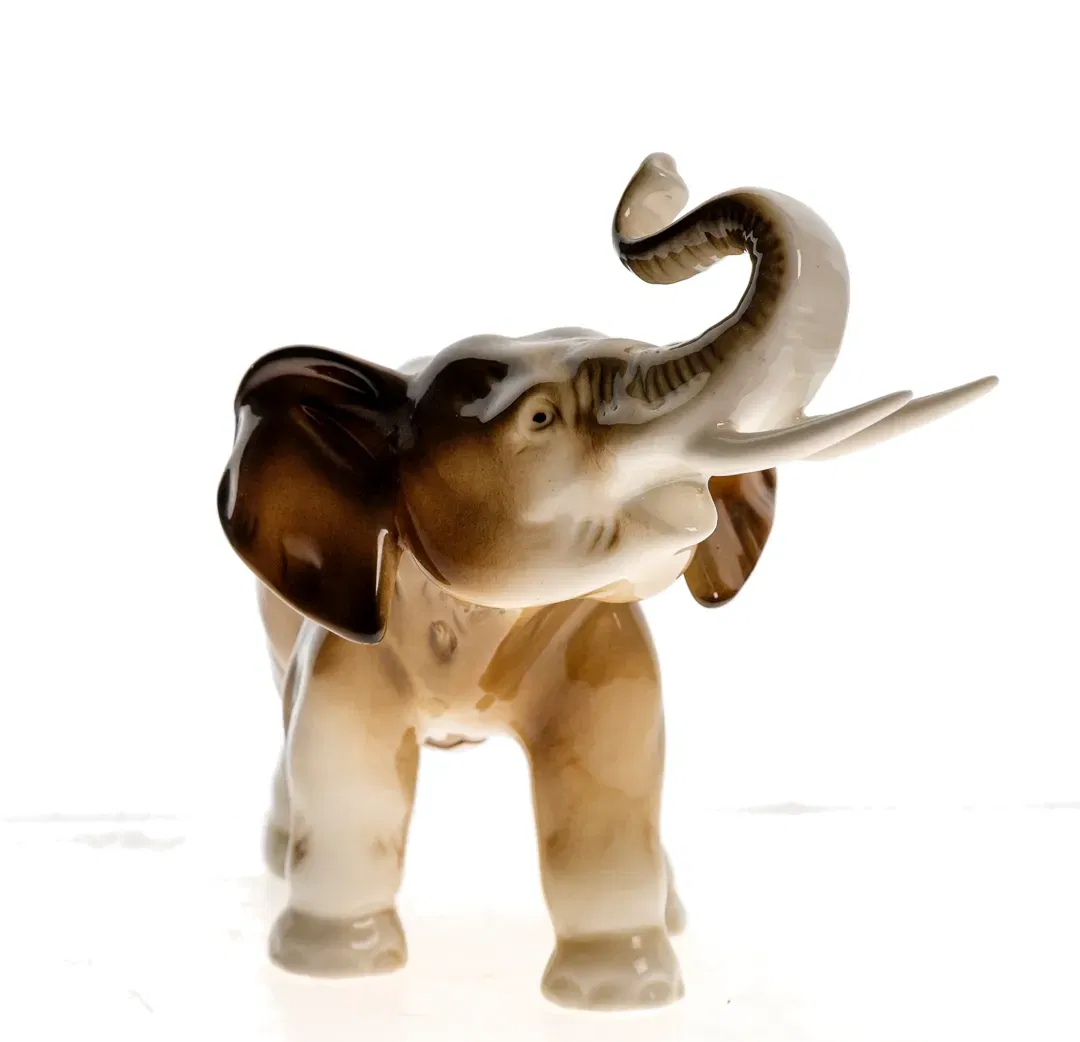 Royal Dux Bohemia Porzellan-Elefant – Exquisite Sammlerfigur - Bild 4