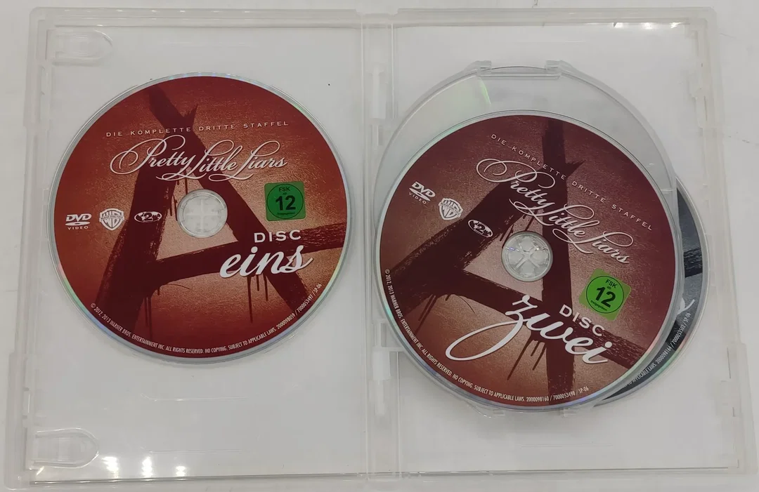 6 DVD's "Pretty Little Liars" Die komplette 3. Staffel  – Bild 4