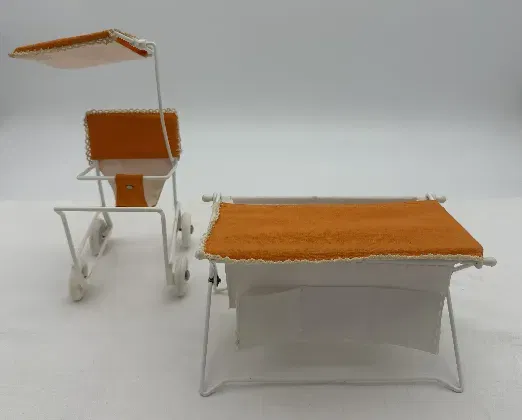 Vintage - Miniatur Puppenwagen und Puppenbadewanne - Bild 1