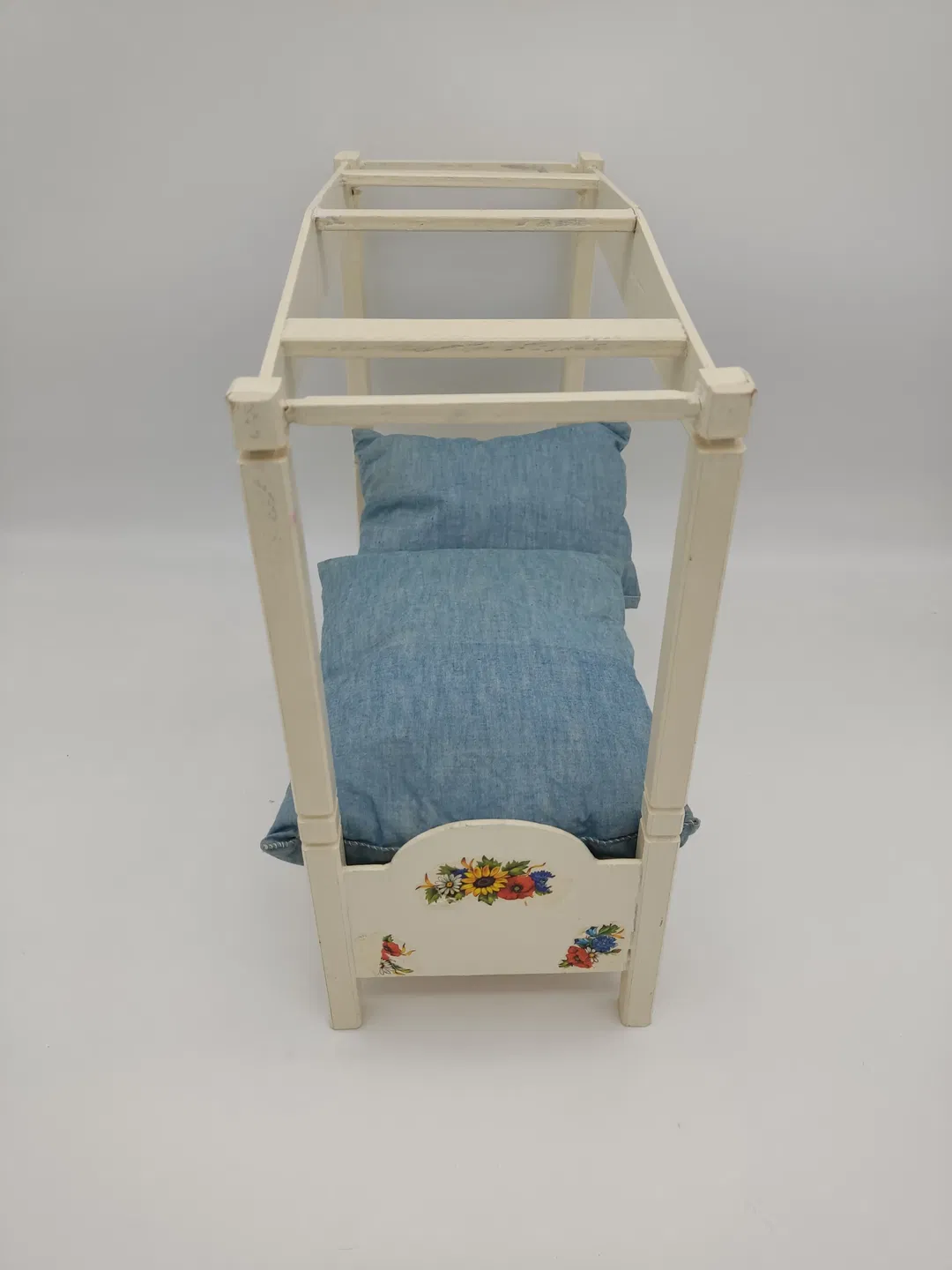 Mid Century Puppenbett aus Holz mit Bettzeug - Bild 4