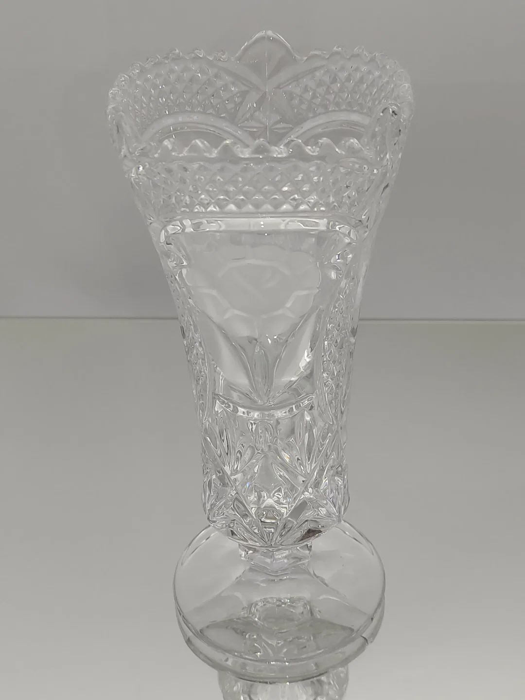 Bleikristall Vase  mit Blumenmotiv | Von Anna Hütte  – Bild 2