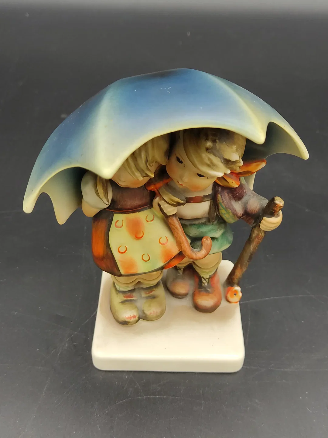Vintage Goebel Hummel Figur 71 "Unter einem Dach" aus den 1950er-Jahren – Bild 3