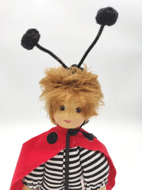 Kasma Porzellan Sammlerpuppe Marienkäfer - Bild 1