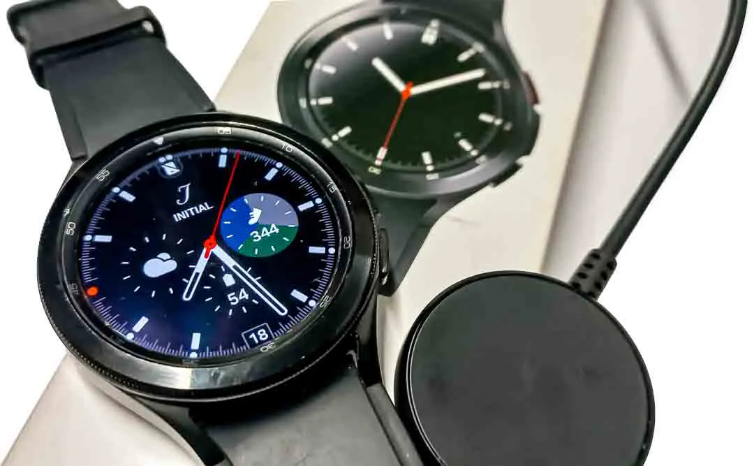 Samsung Galaxy Watch4 Classic Smartwatch Bluetooth 46mm Schwarz - Bild 1