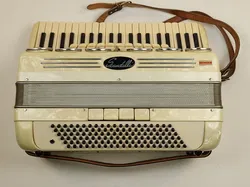 Akkordeon von SCANDALLI BREVETTO mit Sax-Klappen perlmutt inkl. Tragekoffer & 2 Mikrofone - Bild 7