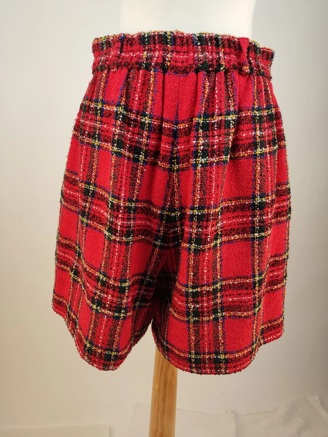 Kurze Damenhose Schottenkaro in rot - Größe: L/40 – Bild 2