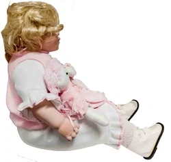 Porzellanpuppe Mädchen ca. 35 cm mit Kuschelelefant und rosa Kleid – Vorschau 2