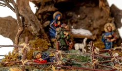 Weihnachten Weihnachtskrippe aus einer Wurzel  - Bild 3