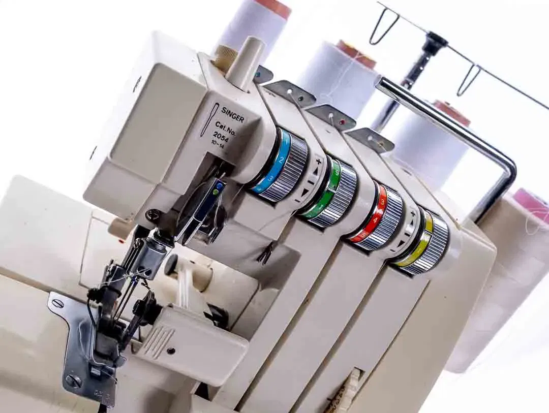 SINGER Ultralock 300 4-Faden Overlock Nähmaschine - Bild 1