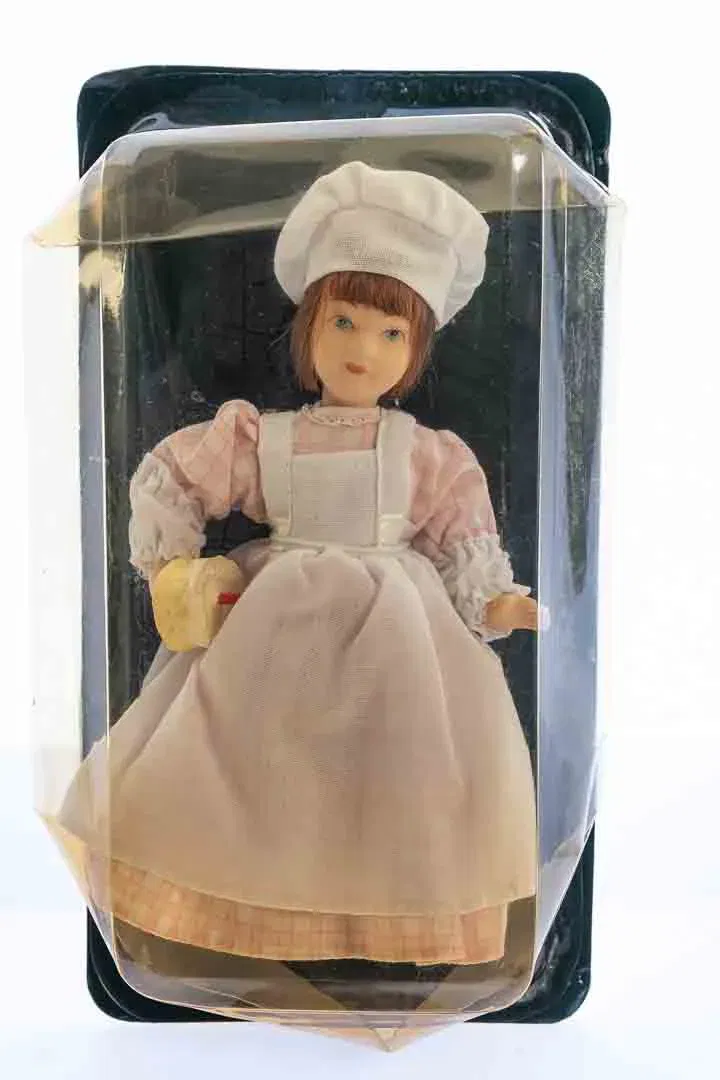  DE AGOSTINI Sammlerpuppe / Porzellanpuppe, Höhe 15cm - Bild 4