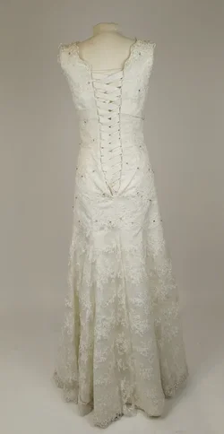 Modernes Brautkleid mit Steinchen - Maße angegeben - Bild 4