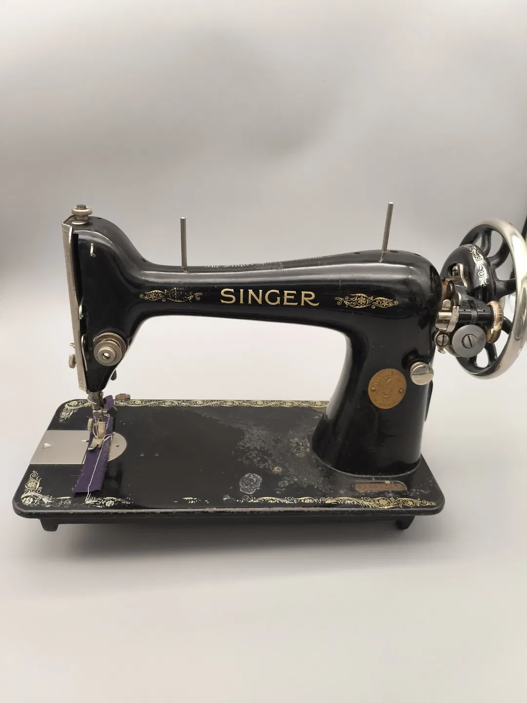 Antike Nähmaschine Singer, schwarz mit Goldschrift - Bild 2