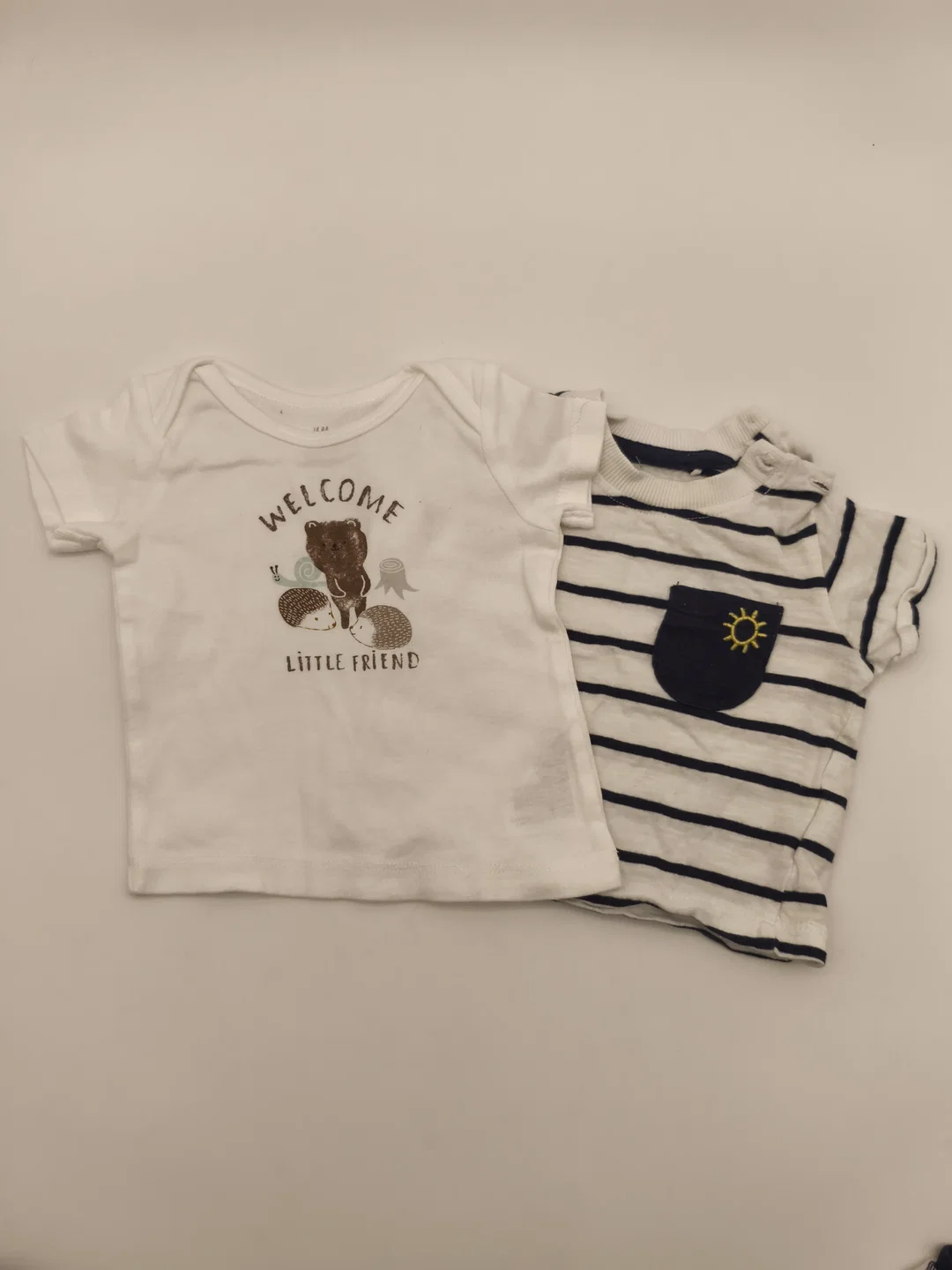 7 Stk. Babyhosen und Shirts, Gr. 50/56 – Bild 3