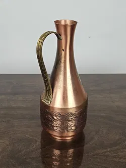 Dekorativer Krug aus Messing - Höhe ca. 19 cm  - Bild 2