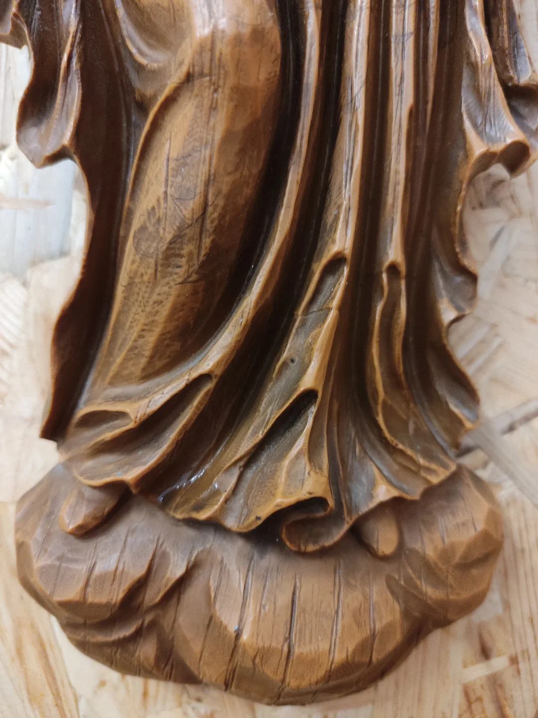 Holz-Wandbild Madonna mit Kind 40 cm | Handgearbeitet – Bild 7