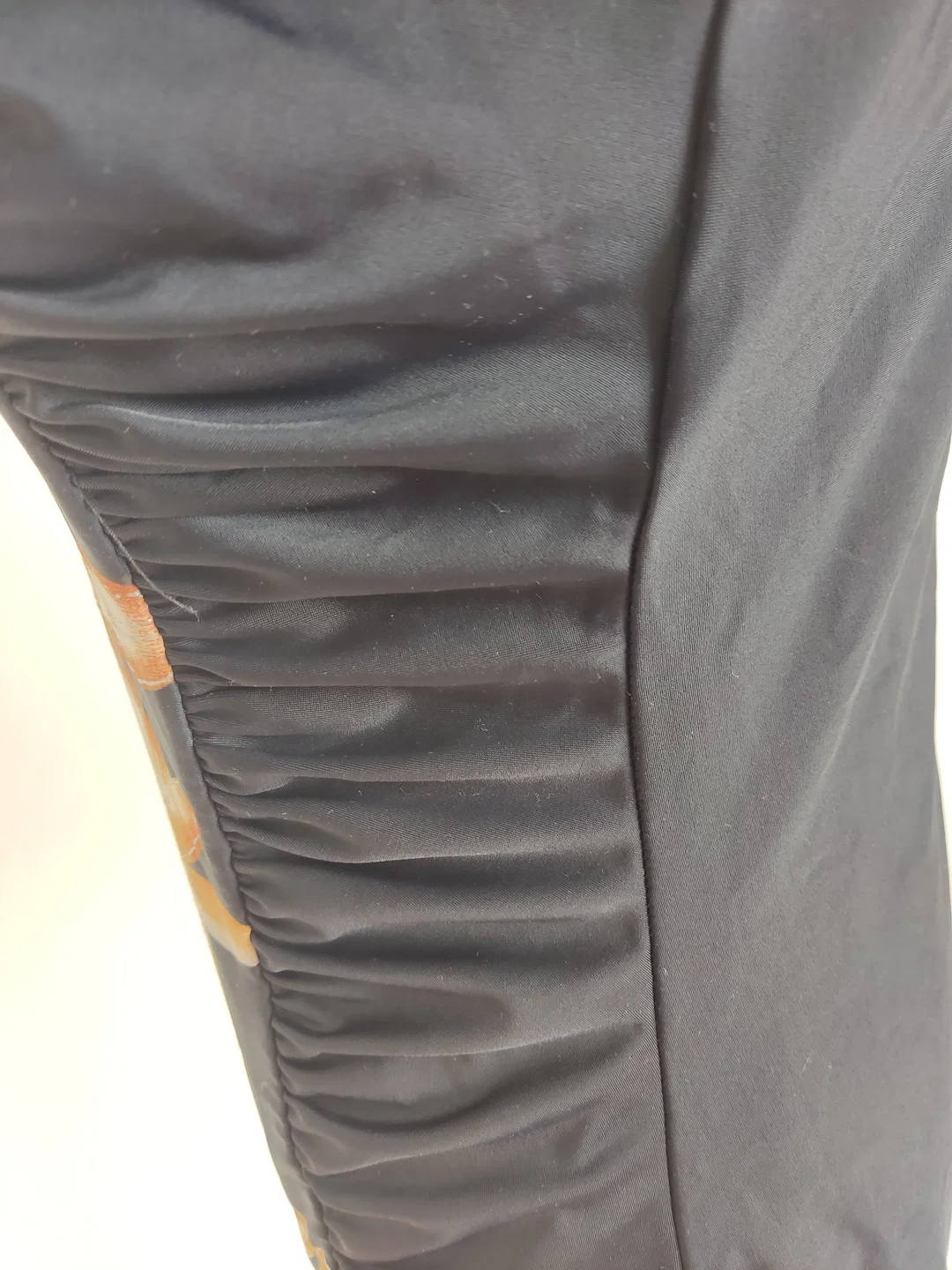 Badeanzug "Kingfield", schwarz mit V-Ausschnitt und Muster, Größe 46 – Bild 3
