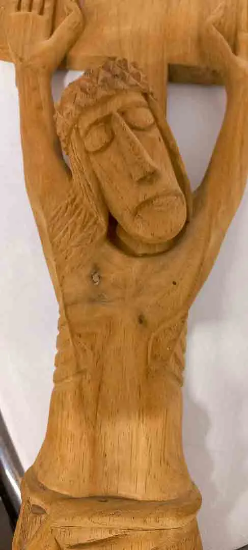 Modernes Kruzifix aus massivem Holz – Handgeschnitzte Sakralkunst – Bild 2