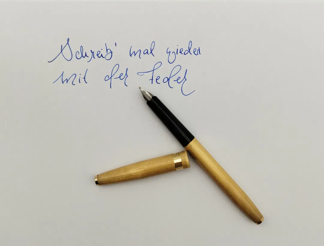 Mini-Füllhalter, gebürstete Oberfläche, vergoldet, No-Name, Edelstahlfeder  - Bild 2