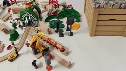 Brio Holzspielzeug/Eisenbahn Konvolut mit Holzkiste – Vorschau 9