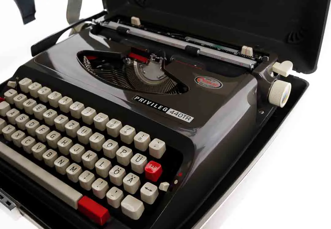 PRIVILEG 440TR Retro Schreibmaschine mit Koffer aus den 1970ern – Bild 5