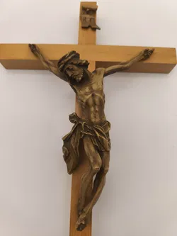 Holzkreuz mit Jesus 37 cm hoch - Bild 2